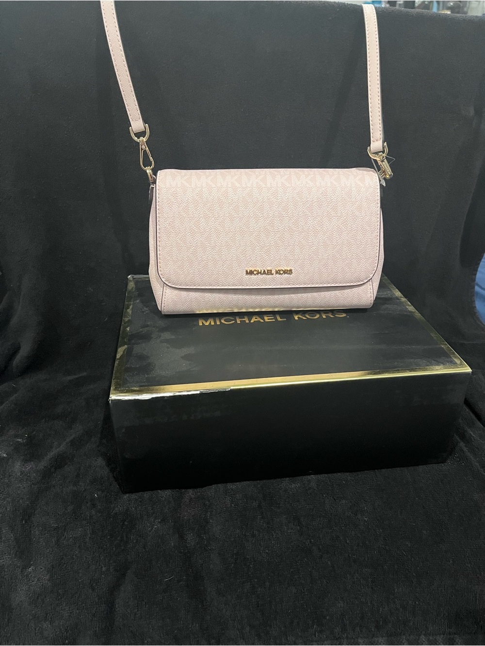 Michael Kors Light Pink Signature Crossbody with Gold Hardware - Picture 2 of 3